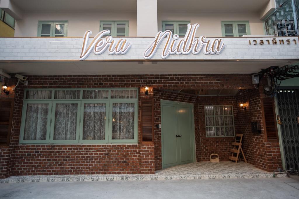 Vera Nidhra - Self Check-In After 6Pm Bangkok Kültér fotó